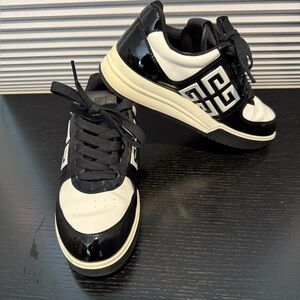 💯% AUTHENTIC GIVENCHY SNEAKERS